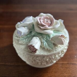 Ceramic/Resin Rose Trinket Box in White, Pink and Green